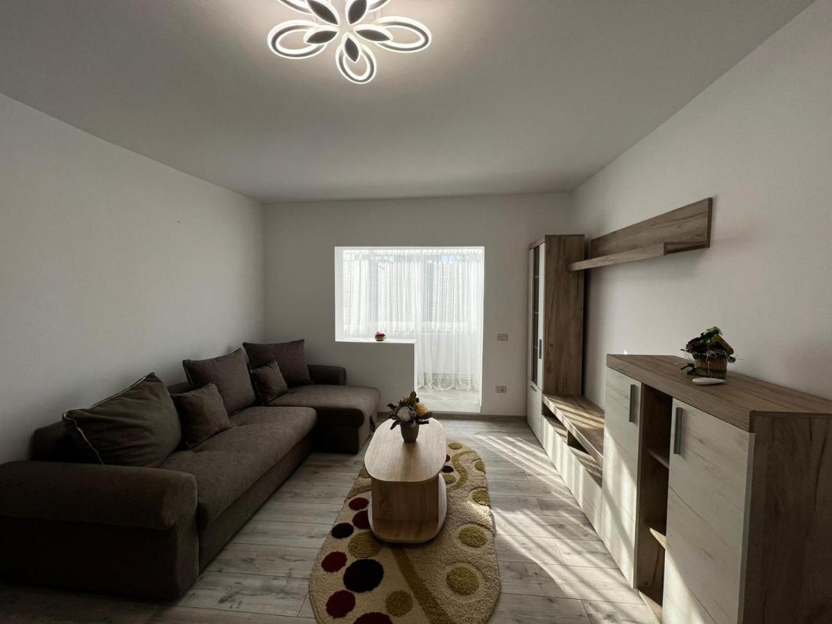 Cozy Urban Accommodation In Beautiful Suceava Exterior foto