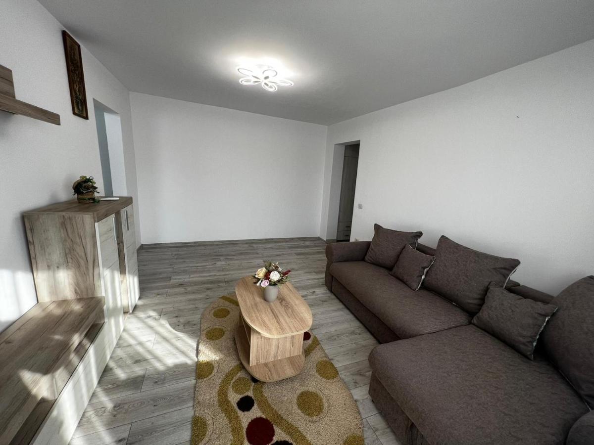 Cozy Urban Accommodation In Beautiful Suceava Exterior foto